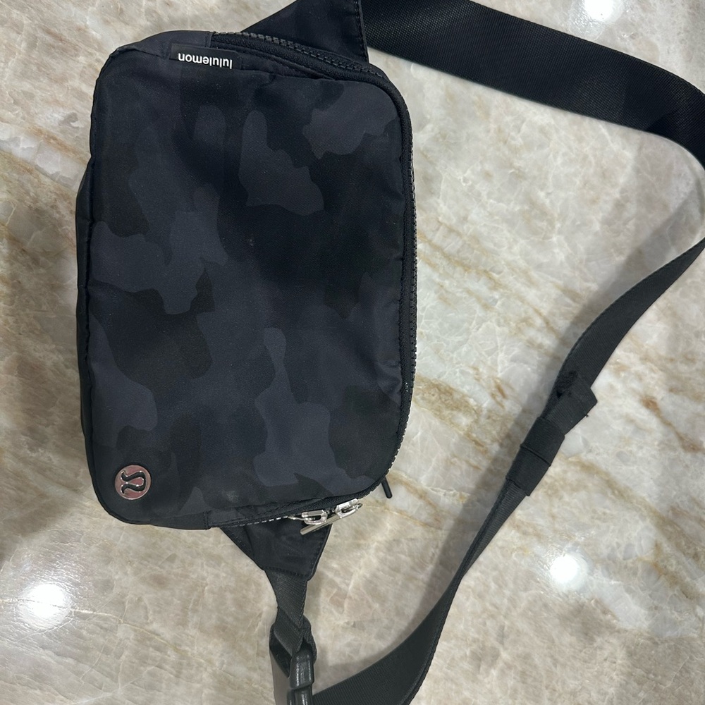 lululemon athletica Camo Black Belt Bag